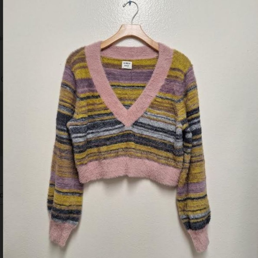 Aritizia Sunday Best V- neck Kitten Stripped crop sweater, size M